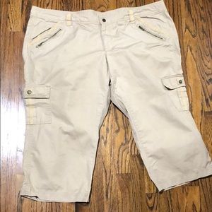 Old Navy Size 20 Low-Rise Cargo Capris